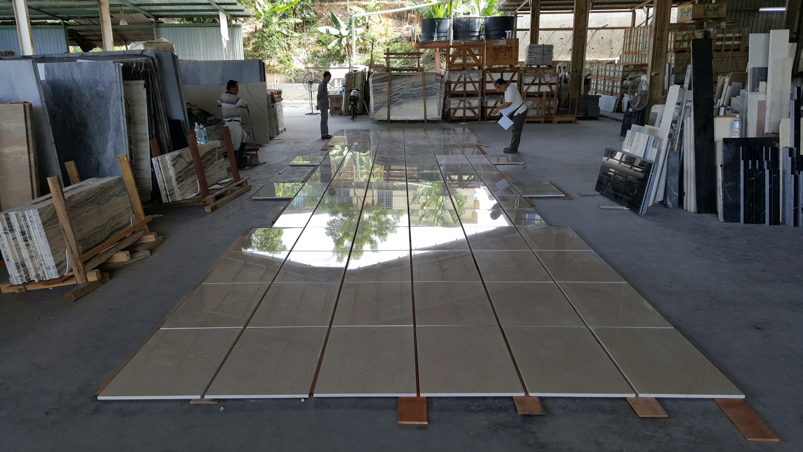 Eymolan slab and tile showroom