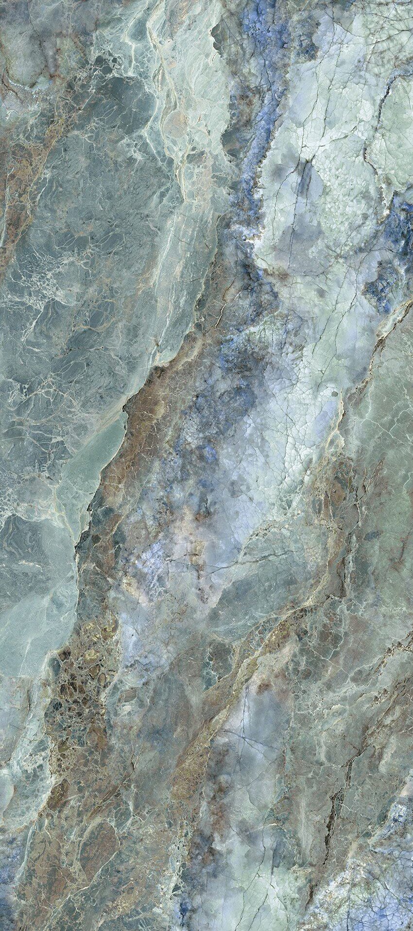 سواروفسكي أزرق يشب